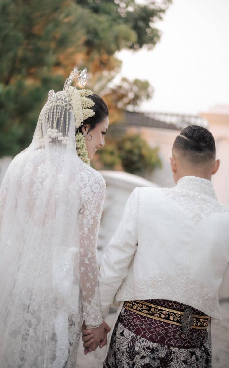 Kebaya pernikahan Susan Sameh (instagram.com/pyaraphoto)