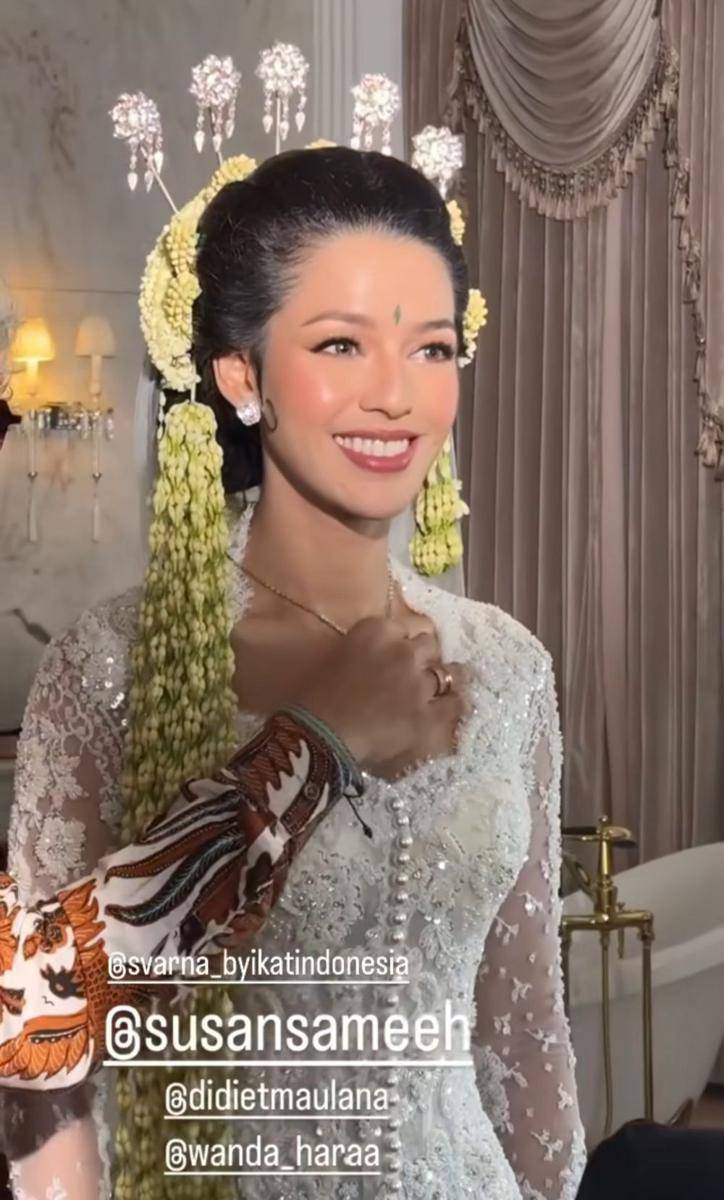 Kebaya pernikahan Susan Sameh (instagram.com/andychunmakeup)