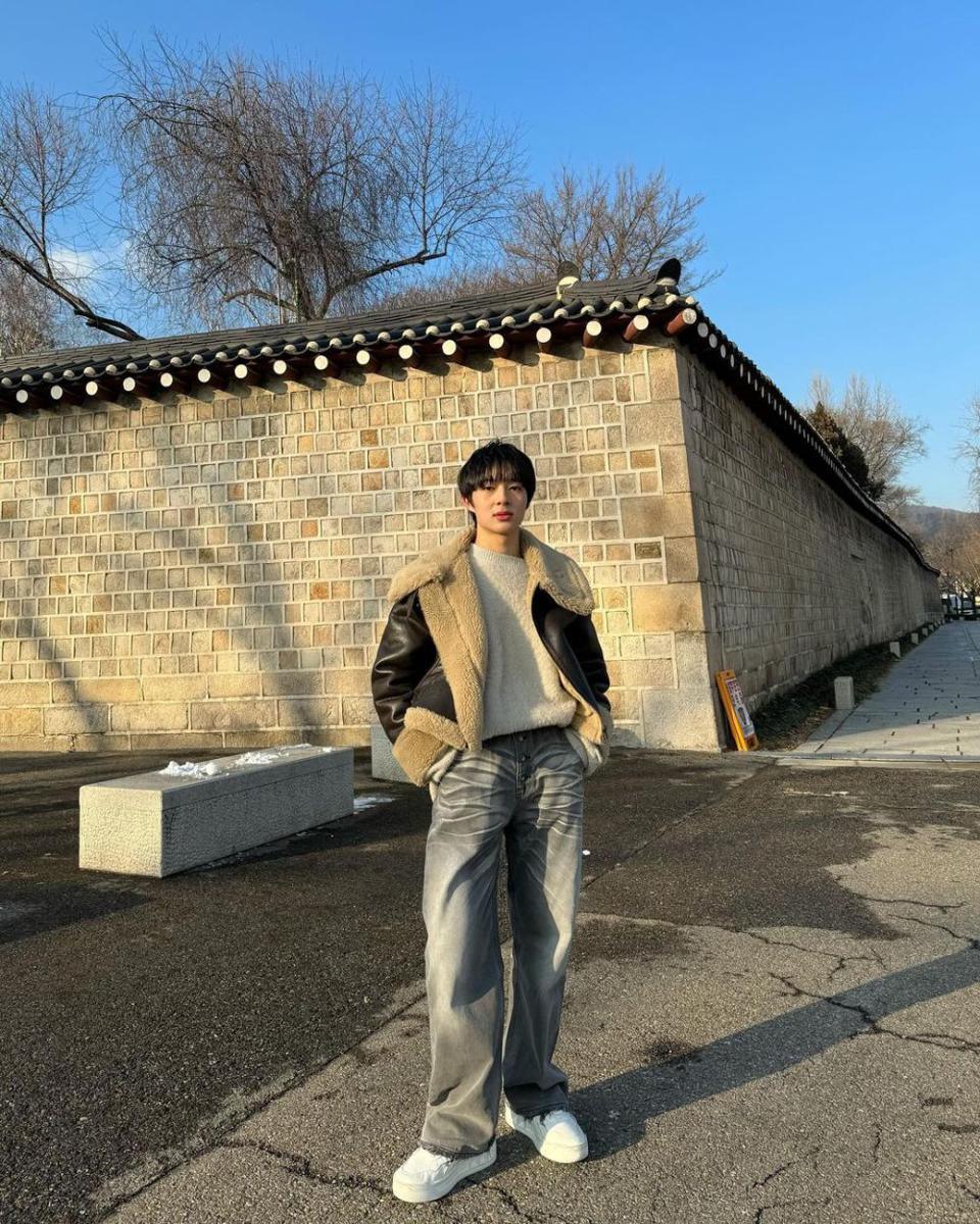 street style kekinian ala NuNew Chawarin (instagram.com/new_cwr)