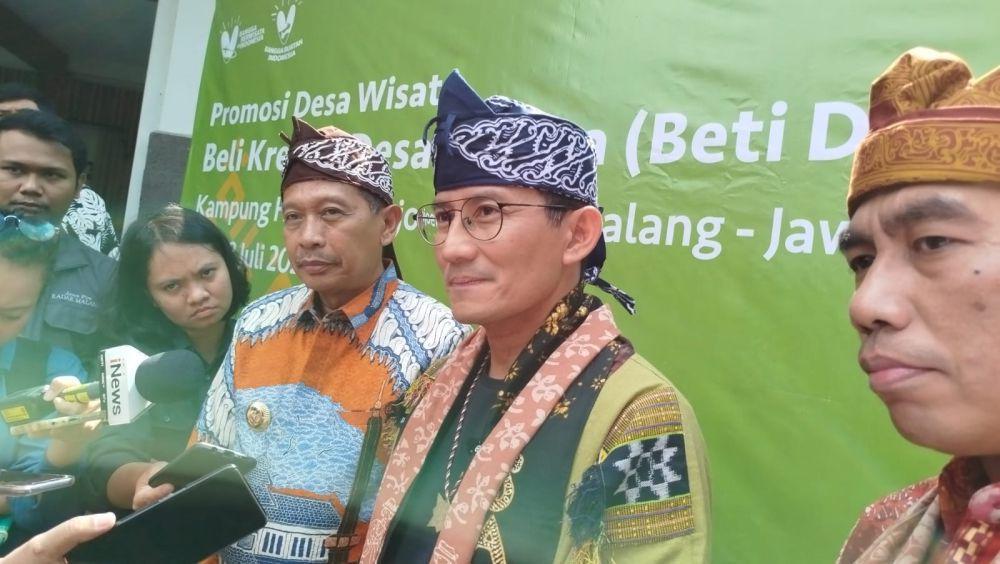 Menparekraf RI, Sandiaga Salahudin Uno saat mengunjungi Kayutangan Heritage. (IDN Times/Rizal Adhi Pratama)