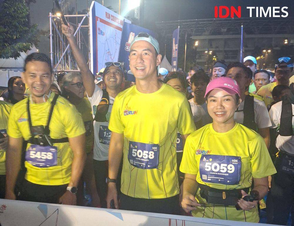 Artis kenamaan Daniel Mananta dan Yura Yunita turut menyemarakkan Digiland Run 2024 dengan mengikuti kategori 10K. (IDN Times/Ahmad Faisal)