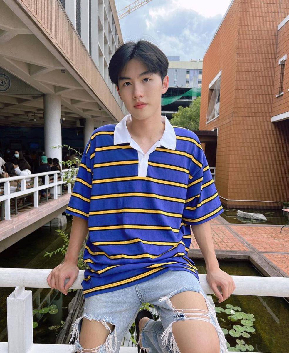 potret mix and match polo shirt ala Prom Teepakorn (instagram.com/ppromxx_)
