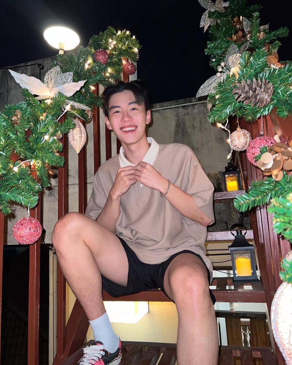 potret mix and match polo shirt ala Prom Teepakorn (instagram.com/ppromxx_)