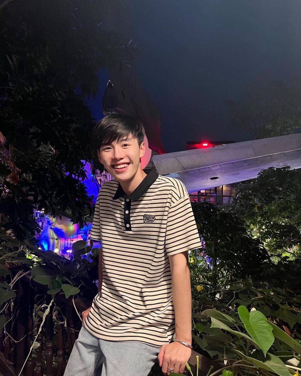 potret mix and match polo shirt ala Prom Teepakorn (instagram.com/ppromxx_)