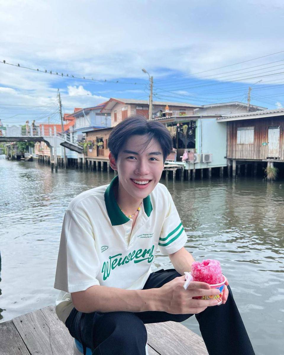 potret mix and match polo shirt ala Prom Teepakorn (instagram.com/ppromxx_)