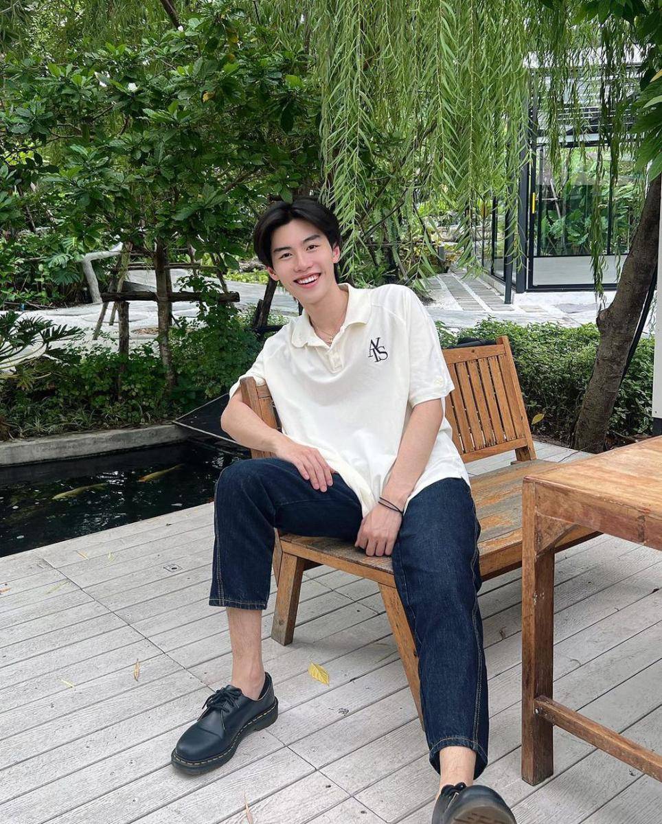 potret mix and match polo shirt ala Prom Teepakorn (instagram.com/ppromxx_)