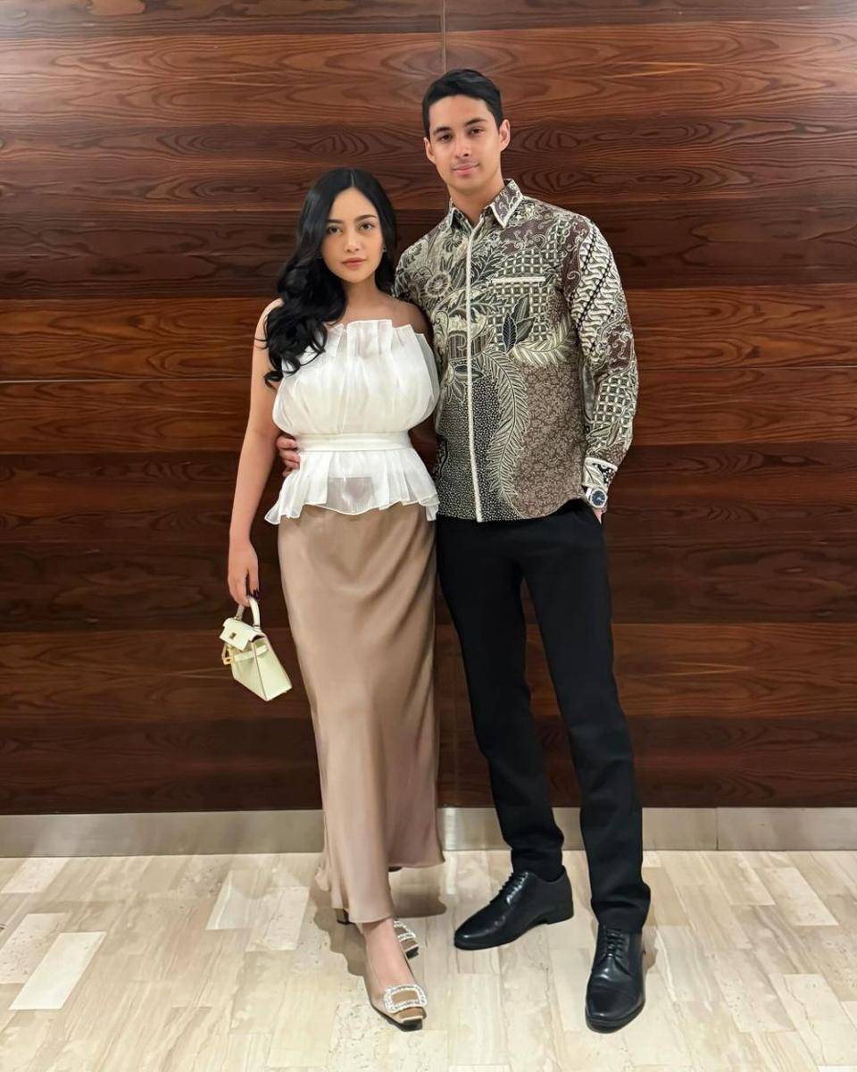 potret OOTD kondangan (instagram.com/rachelvennya)