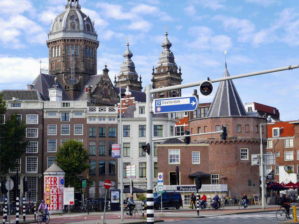 Amsterdam di Belanda (unsplash.com/Fons Heijnsbroek)