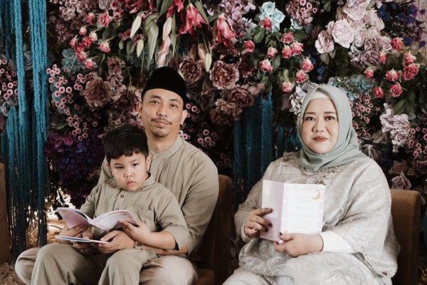 7 Potret Tasyakuran 4 Bulan Kehamilan Kedua Risa Saraswati, Khidmat