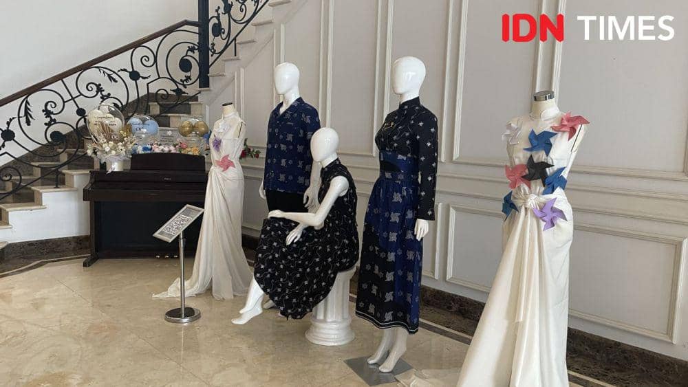 Peluncuran Koleksi "Siklus" oleh OE x Wilsen Willim: Kekuatan Kolaborasi yang Penuh Cerita" di OE flagship store, Bangka, Jakarta Selatan. (IDN Times/ Dina Fadillah Salma)