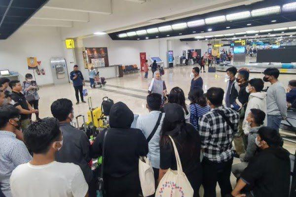 WNI yang berhasil dipulangkan usai penempatan ilegal di Kamboja. (Dokumentasi Kementerian Luar Negeri)