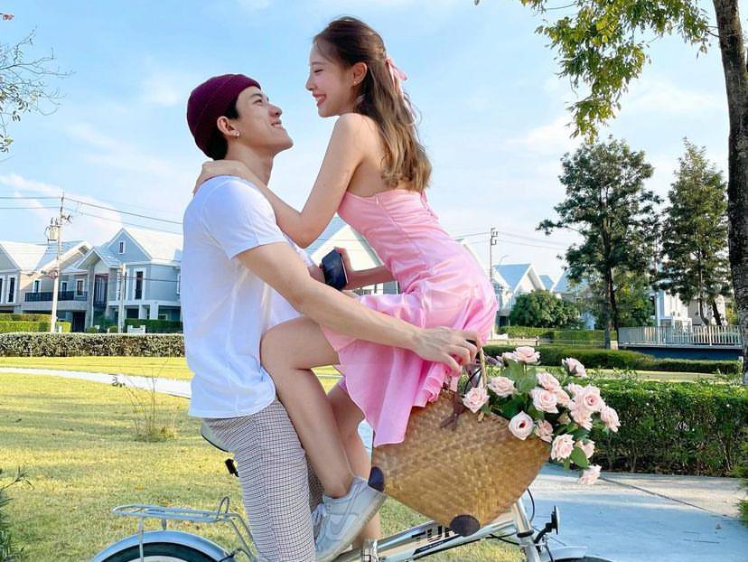 7 Potret Bucin Piglet Charada dan Victor Zheng, Selalu Romantis!