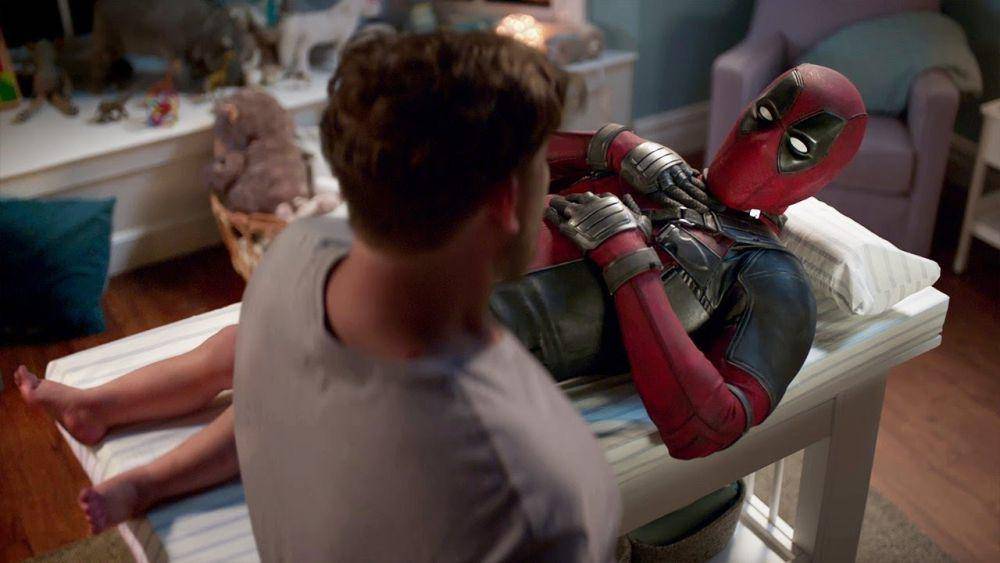 Deadpool meregenerasi kakinya kembali setelah terpotong. (dok. 20th Century Fox/Deadpool 2)
