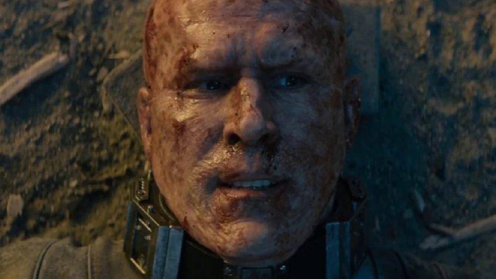 Deadpool memutuskan untuk mati dengan mengenakan kalung antimutan. (dok. 20th Century Fox/Deadpool 2)