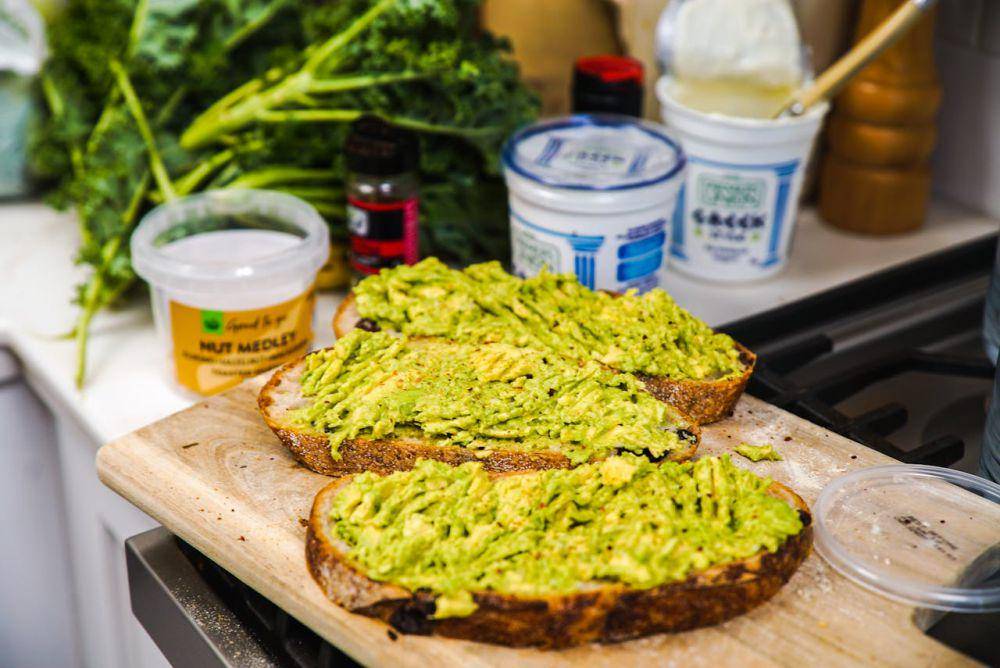 ilustrasi avocado toast (pexels.com/Wendy Wei)