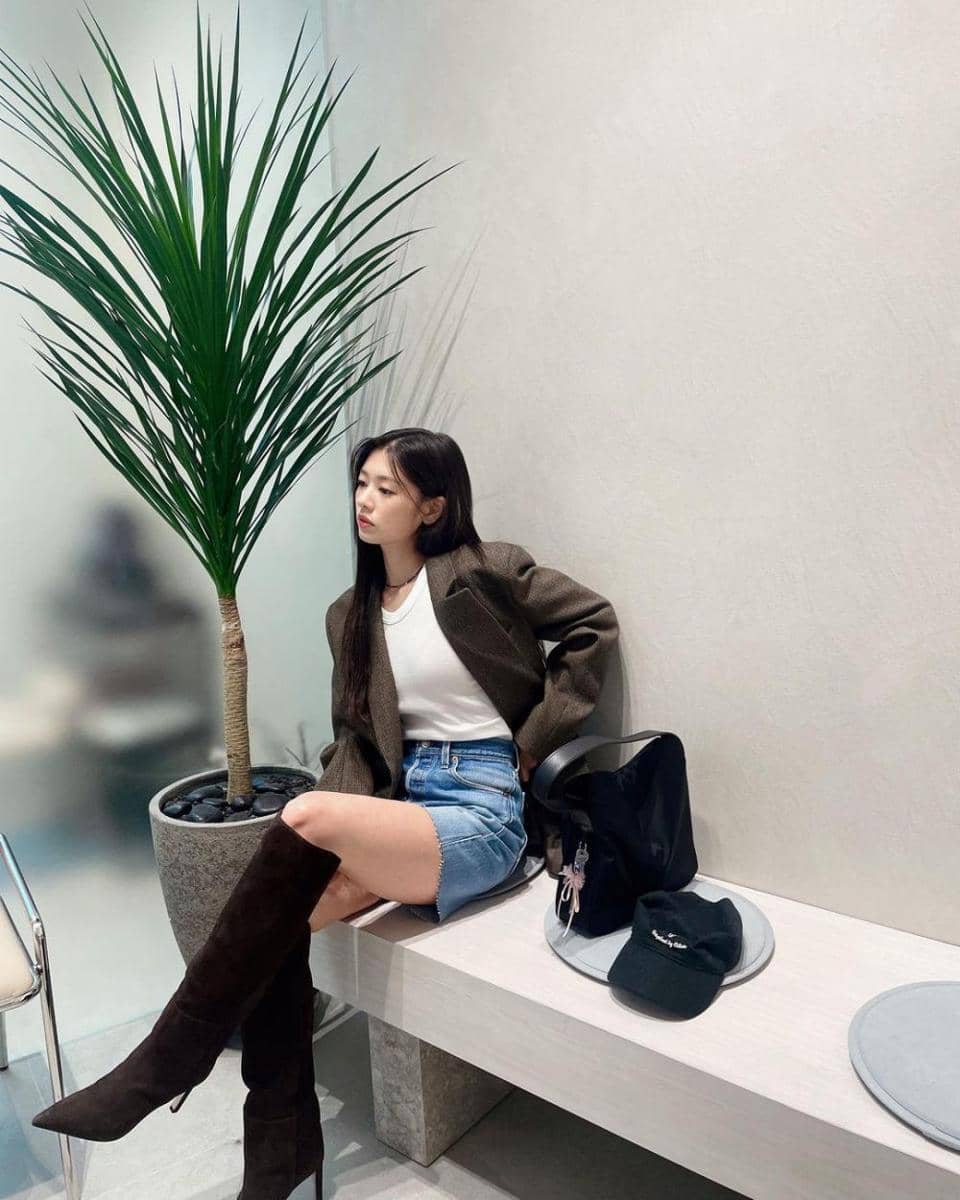 layering outfit ala Jung So-min (instagram.com/somin_jj)