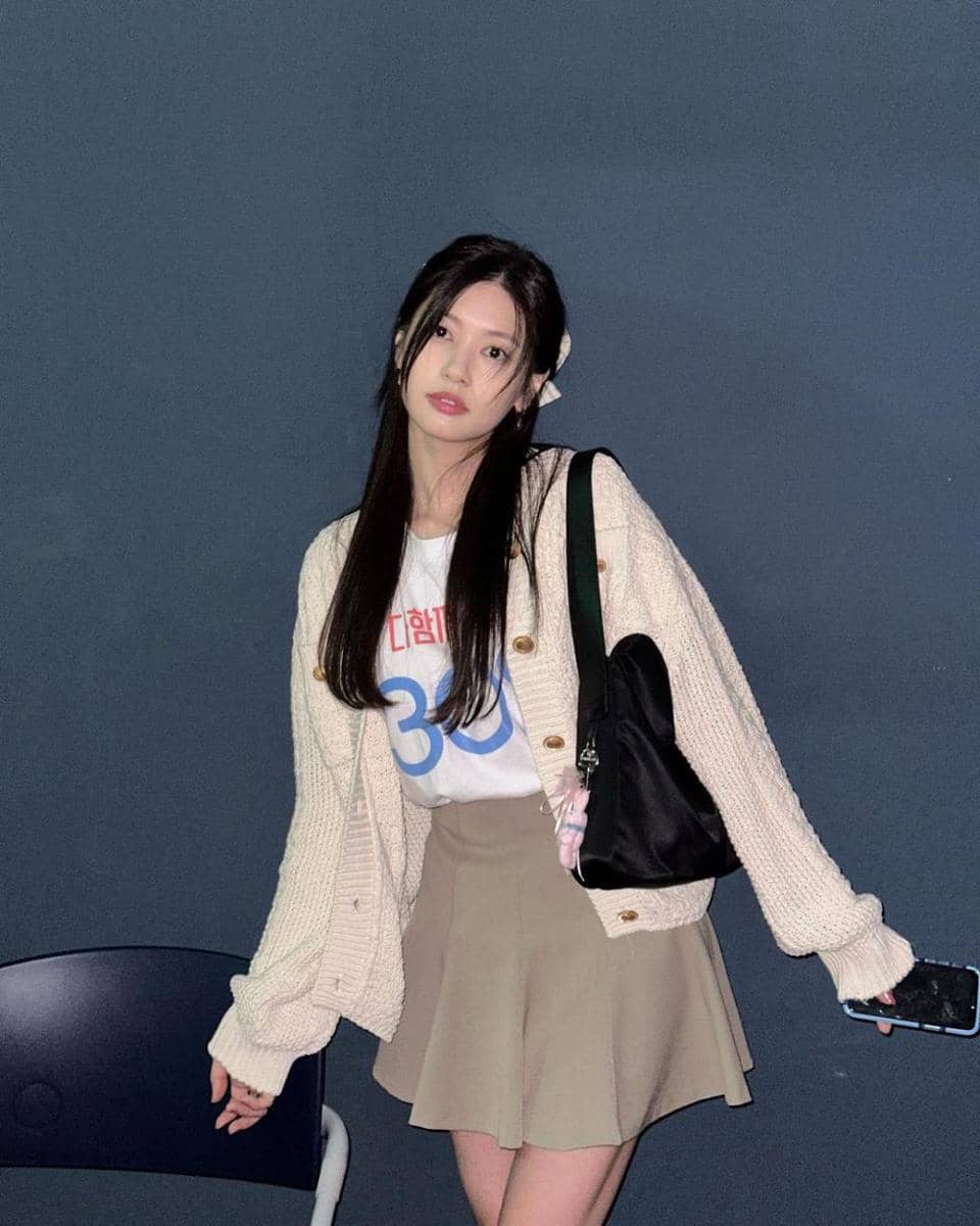 layering outfit ala Jung So-min (instagram.com/somin_jj)