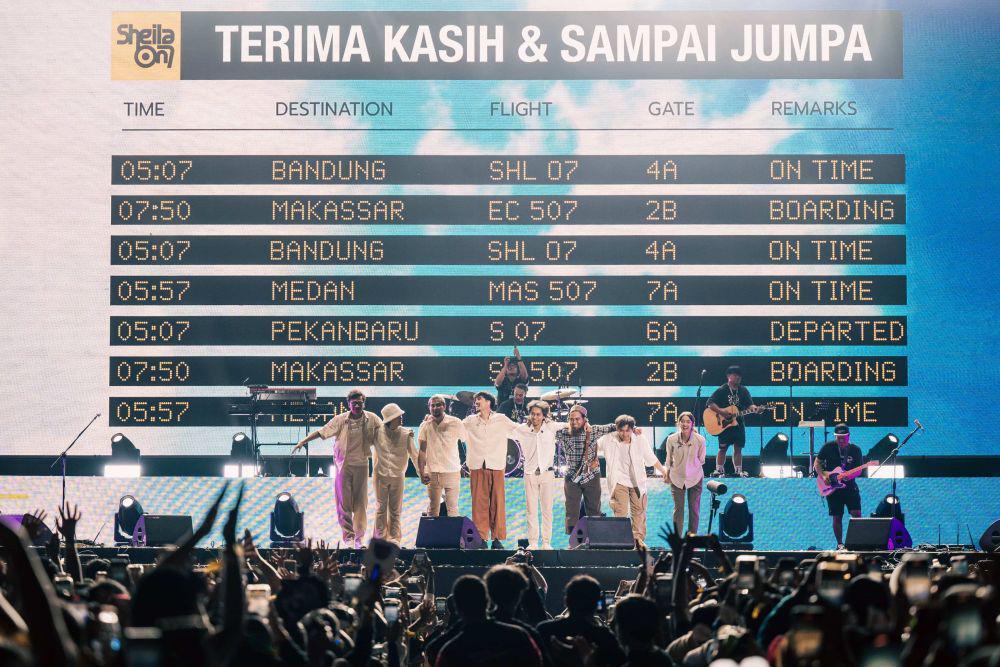 Konser Sheila on 7 Guncang Stadion Palaran di Samarinda