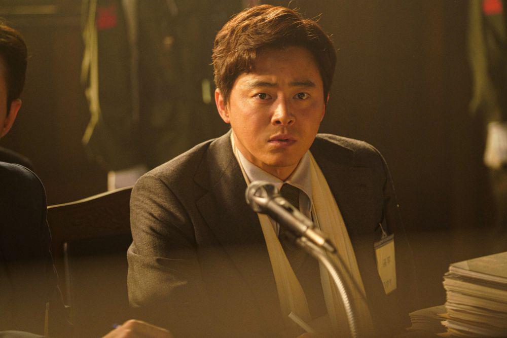 7 Potret Jo Jung Suk di Land of Happiness, Jadi Pengacara yang Gigih