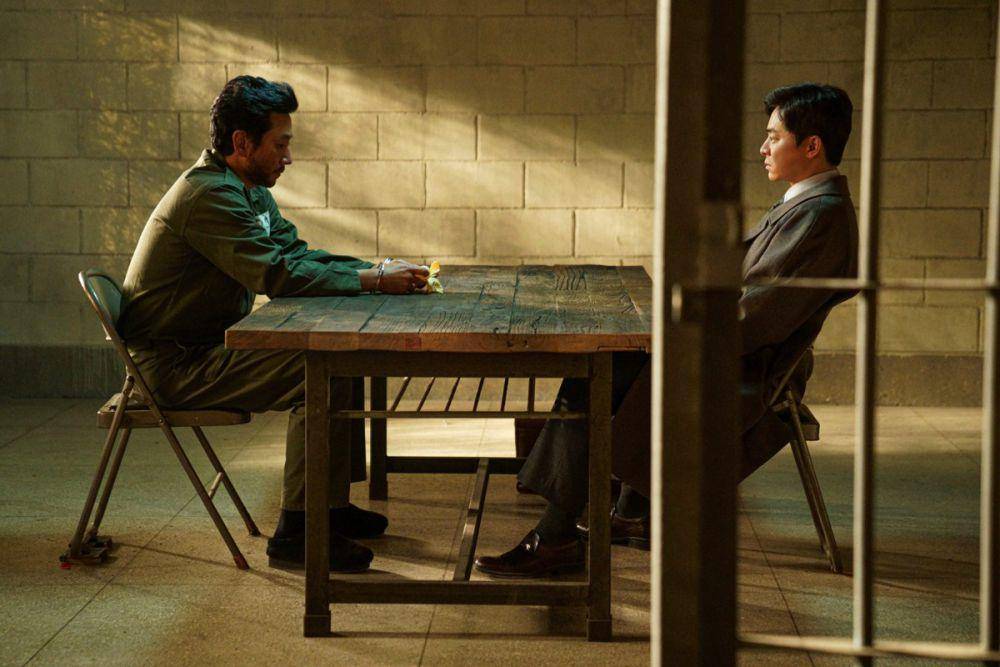 Lee Sun-kyun dan Jo Jung-suk di film Land of Happiness (dok. Next Entertainment World)
