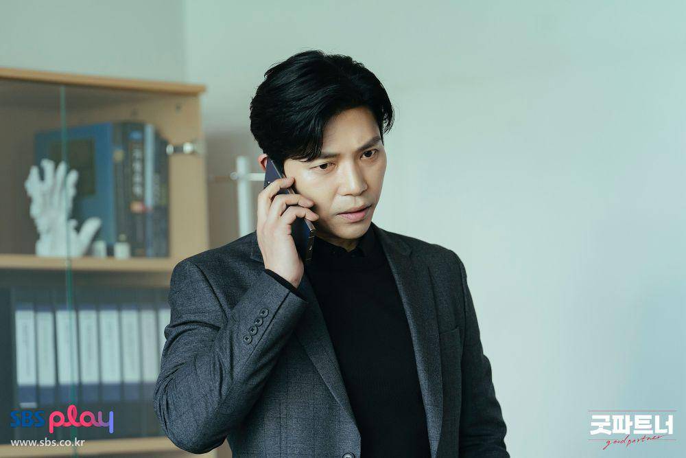 Kim Ji Sang (Ji Seung Hyun) di drakor Good Partner (dok. SBS/Good Partner)