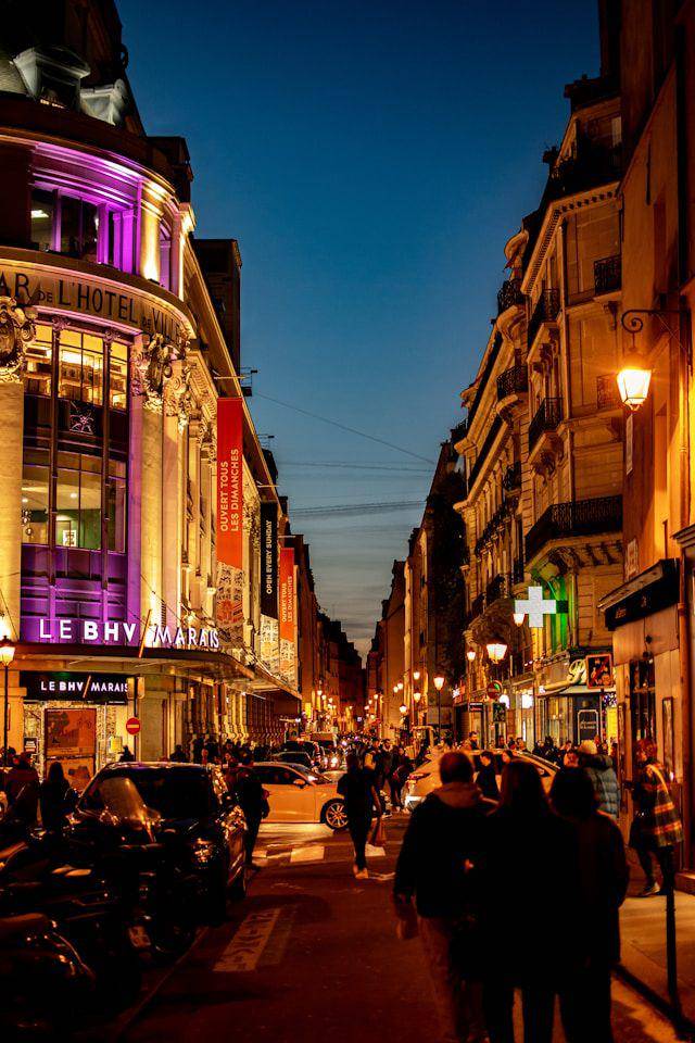 potret Paris di malam hari (unsplash.com/Aurélien Lemasson-Théobald)