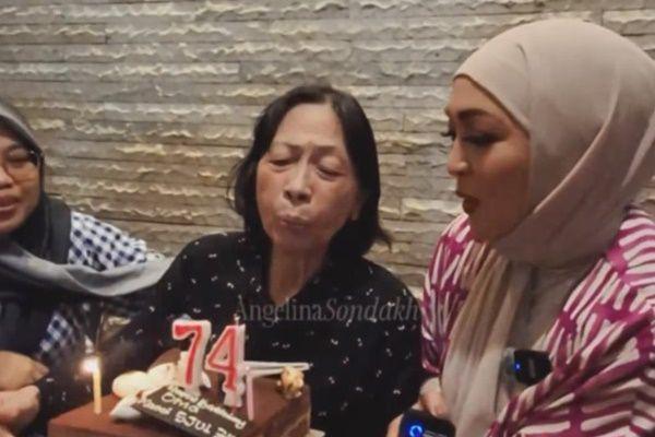 7 Potret Ultah ke-74 Ibunda Angelina Sondakh, Dirayakan Keluarga