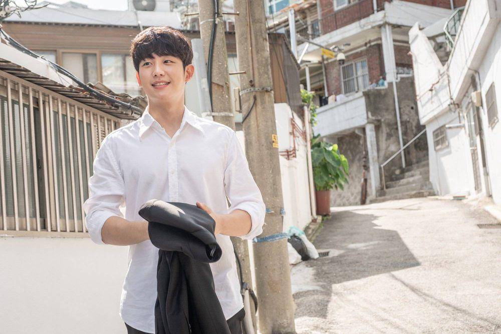 Jung Hae In dalam film Tune in for Love (dok. CGV Art House/Tune in for Love)