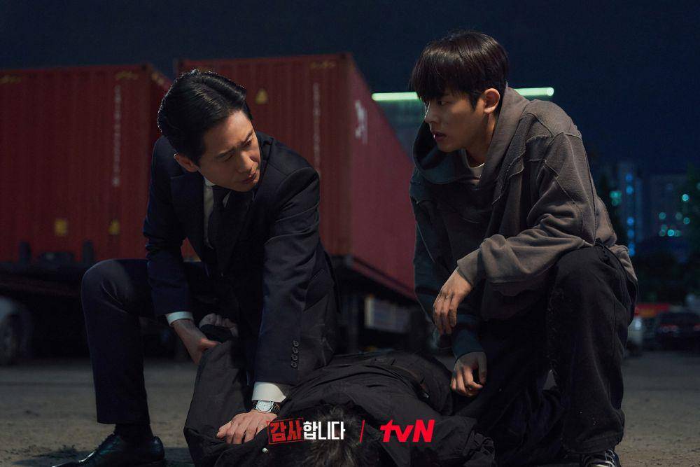 Shin Ha Kyun dan Lee Jung Ha di The Auditors (dok. tvN/The Auditors)