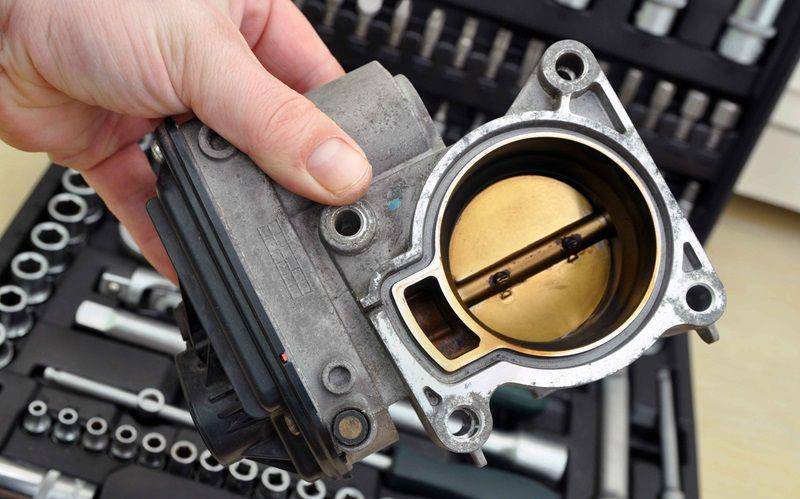 ilustrasi throttle body pada mobil (snakeeaterperformance.com)