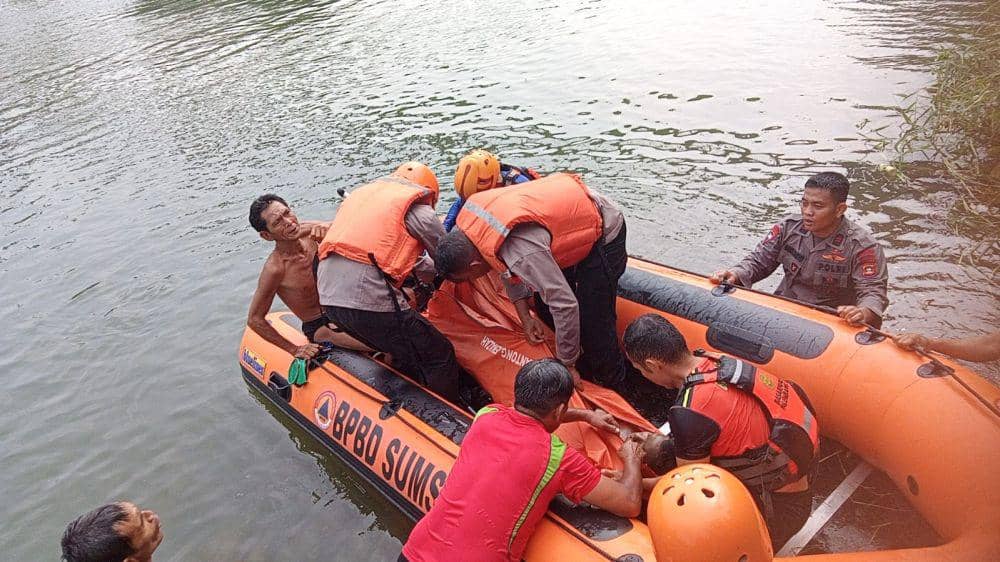 Proses pencarian dan evakuasi jasad korban tenggelam di Lubuk Linggau (Dok: Basarnas Palembang)