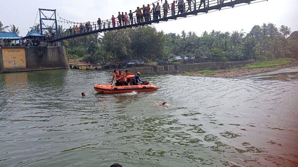 Proses pencarian dan evakuasi jasad korban tenggelam di Lubuk Linggau (Dok: Basarnas Palembang)