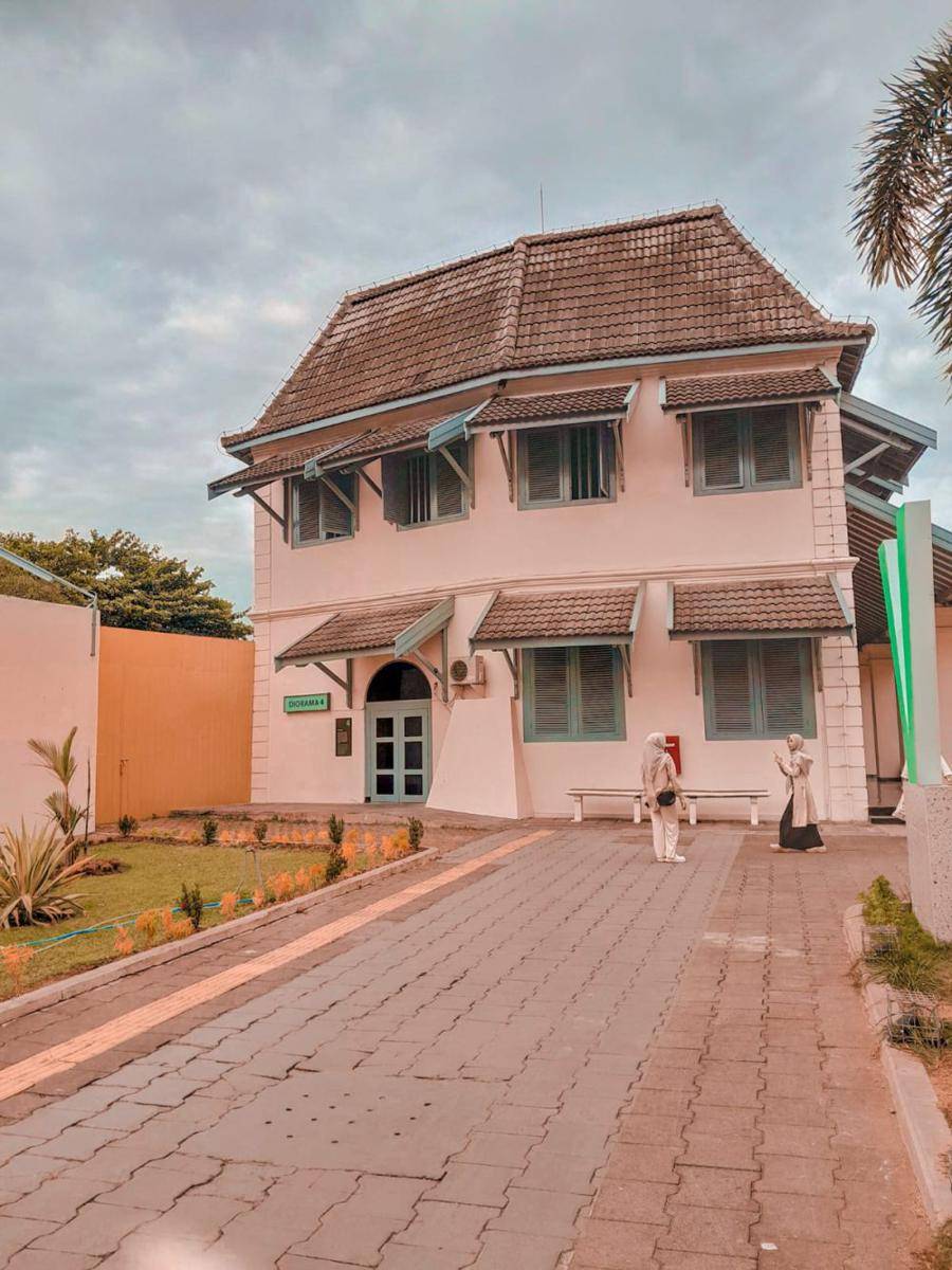 Foto yang diaplikasikan menggunakan preset Lightroom Peach Pastel (dok.pribadi/Reyvan Maulid)