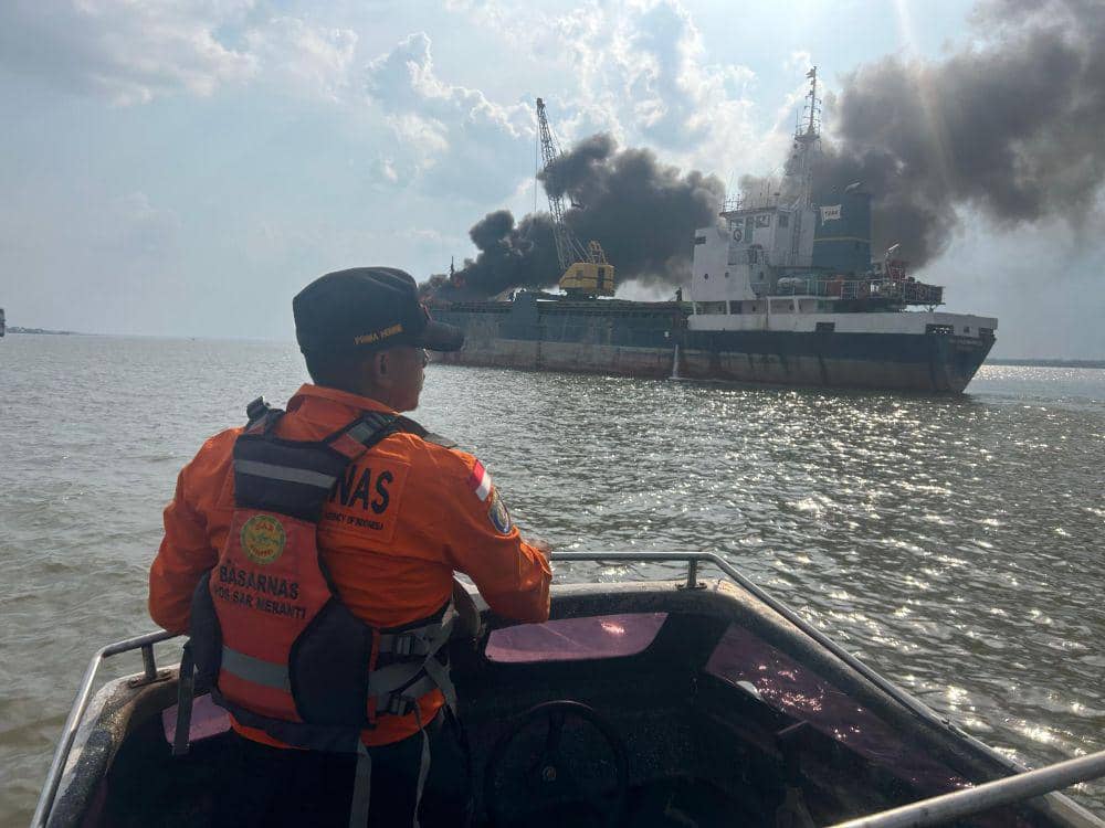 KM Lintas Bahari 28 Terbakar saat Bersandar di Perairan Riau