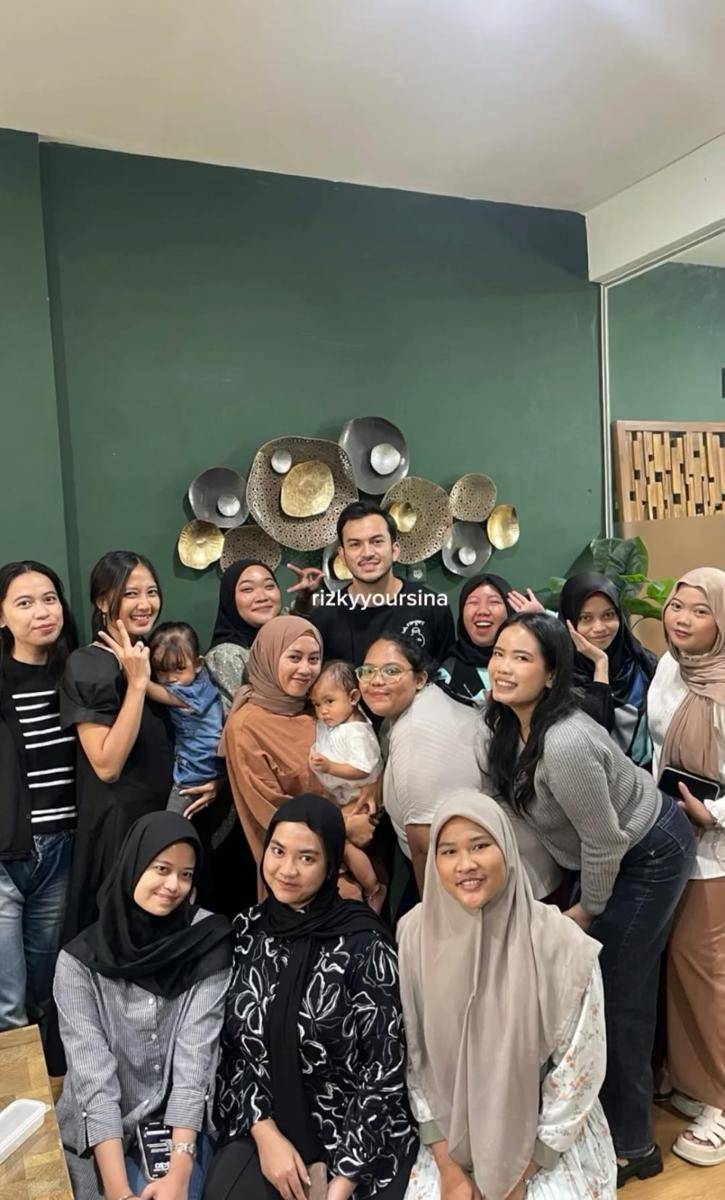potret Rizky Nazar jumpa fans dengan hangat dan intim (instagram.com/rizkyyoursina)