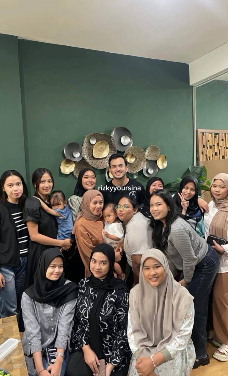 potret Rizky Nazar jumpa fans dengan hangat dan intim (instagram.com/rizkyyoursina)