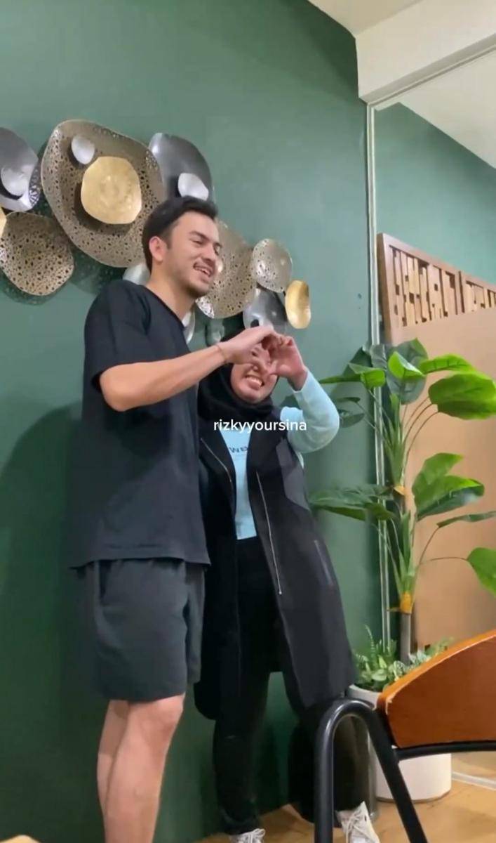potret Rizky Nazar jumpa fans dengan hangat dan intim (instagram.com/rizkyyoursina)