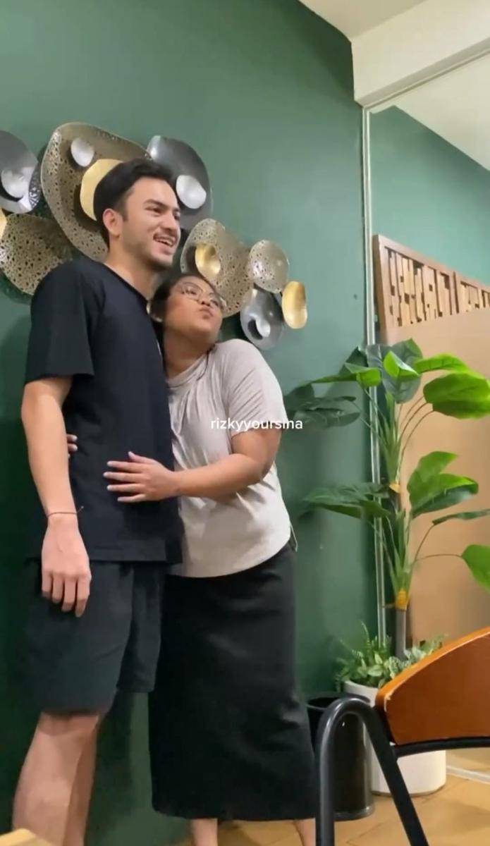 potret Rizky Nazar jumpa fans dengan hangat dan intim (instagram.com/rizkyyoursina)