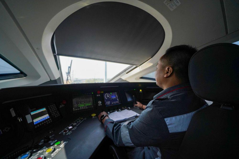 On job training masinis Indonesia untuk mengemudi Kereta Cepat Whoosh. (dok. KCIC)