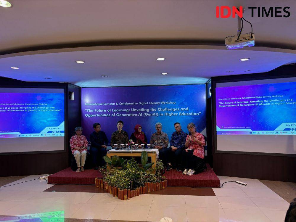 Jumpa Pers The Future of Learning: Unveiling the Challenges and Opportunities of Generative AI in Higher Education, di University Club UGM, Senin (29/7/2024). (IDN Times/Herlambang Jati Kusumo)