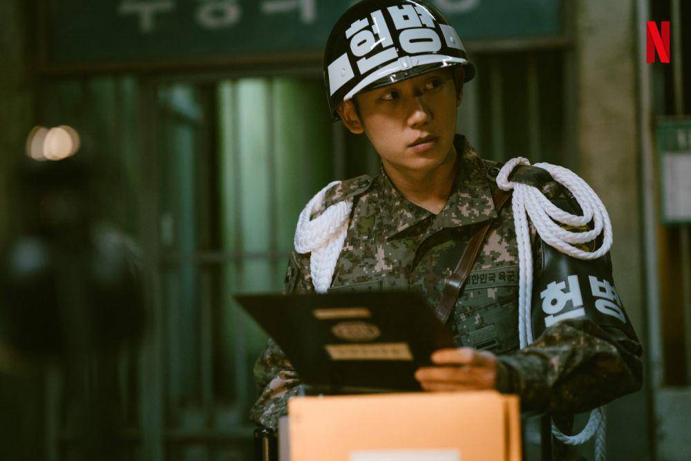 Jung Hae In dalam drama D.P. (dok. Netflix/D.P.)