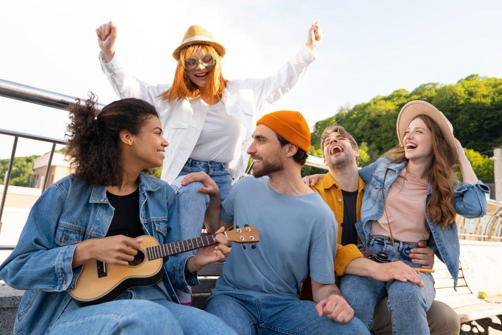5 Cara Menjadi Teman Menyenangkan, Jadilah Sumber Keceriaan!