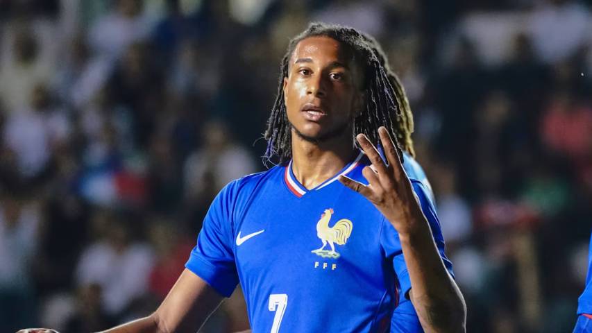 Michael Olise (fcbayern.com)