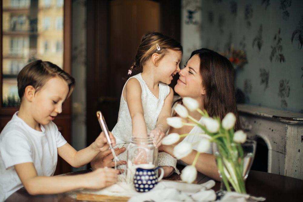 5 Rekomendasi Kanal Podcast Parenting untuk Menambah Wawasan