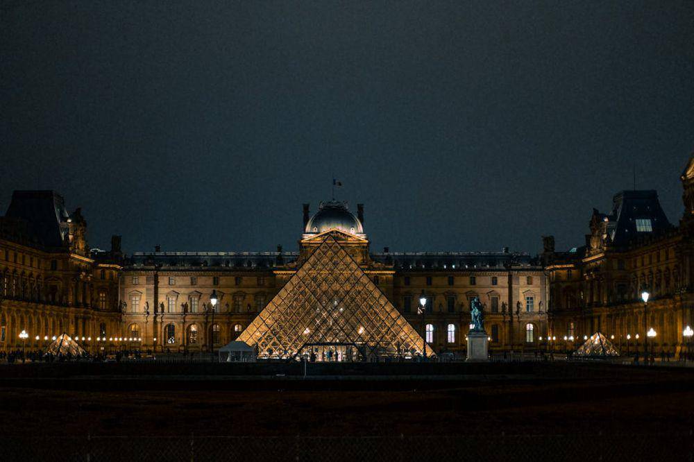 potret Paris saat malam hari (pexels.com/Gökberk Keskinkılıç)