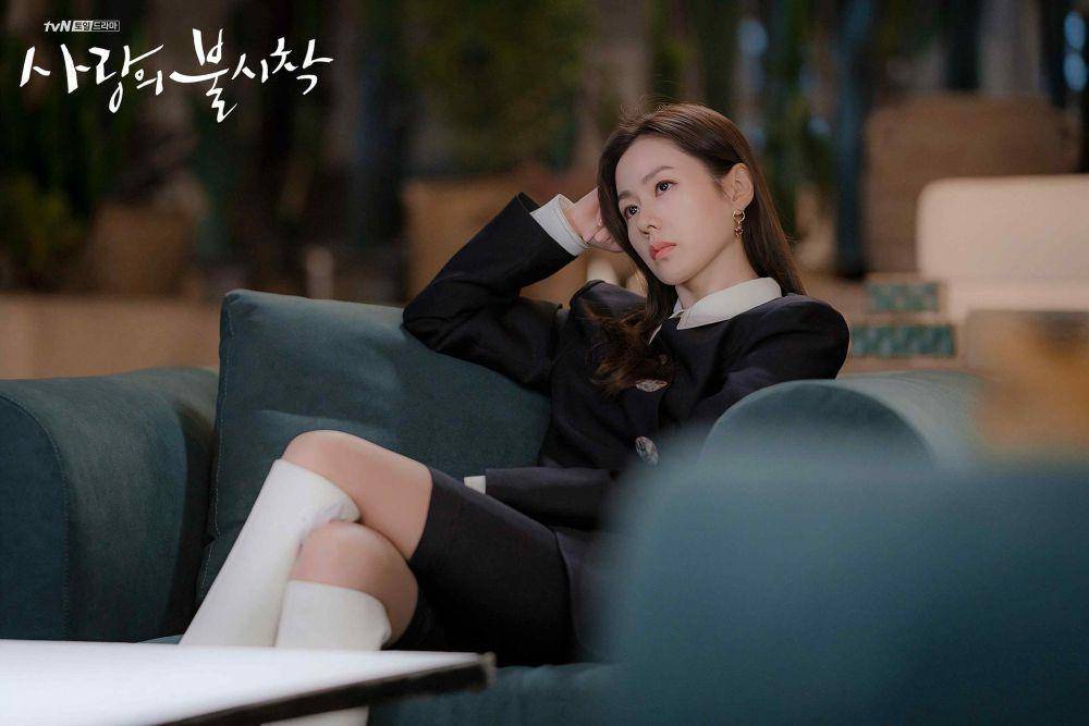 Son Ye Jin di drama Crash Landing On You (twitter.com/cloudyshine_)