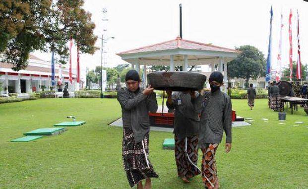 foto kegiatan Jamasan Gamelan di Istana Kepresidenan Yogyakarta (instagram.com/istanakepresidenanyogyakarta)