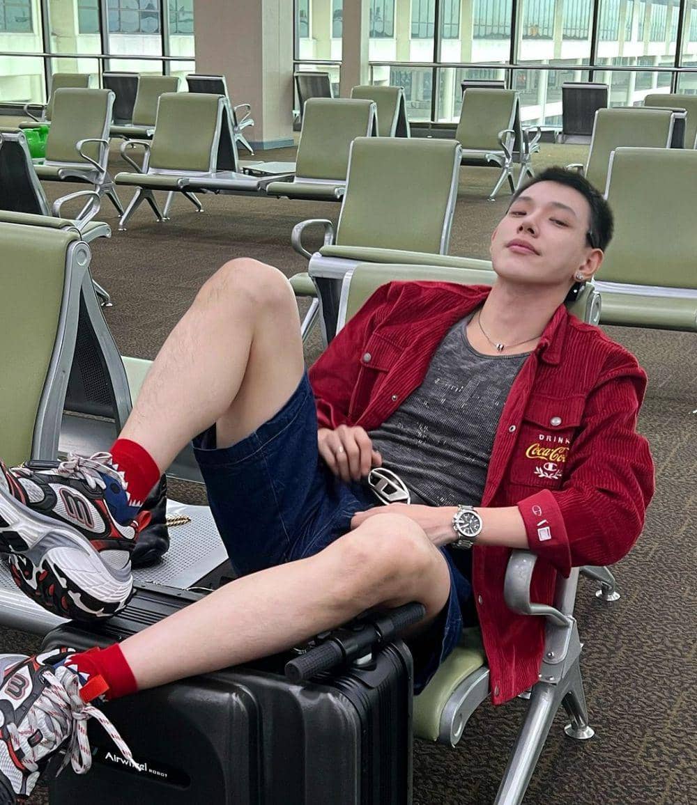 outfit street style ala Daou Pittaya (instagram.com/oueiija)