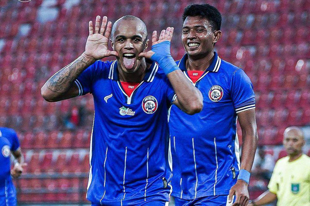 Wiliam Marcilio dan Dedik Setiawan (instagram.com/aremafcofficial)