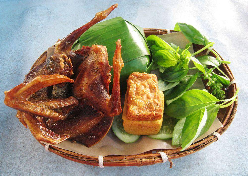 Ilustrasi nasi timbel (commons.wikimedia.org)